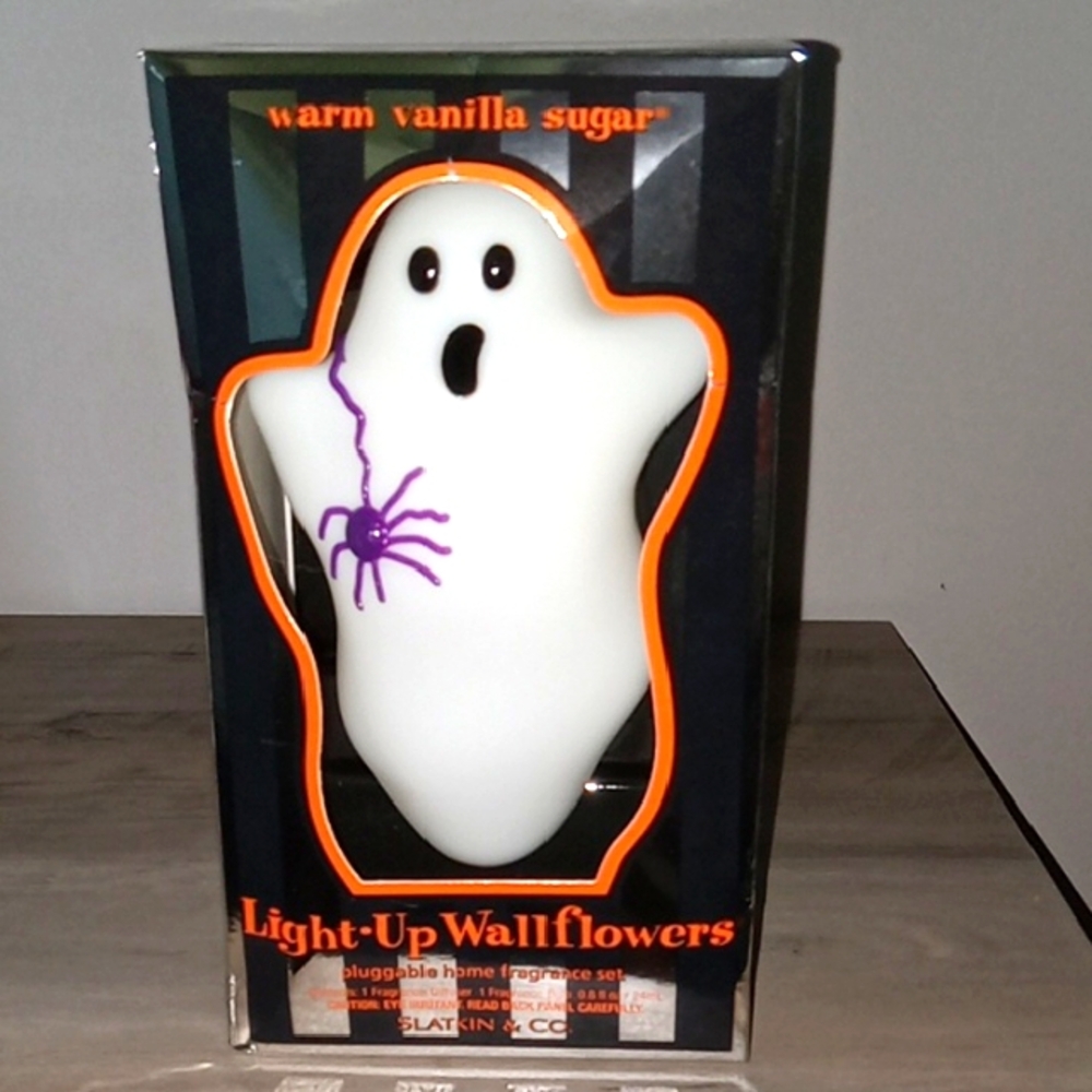 Light-Up Wallflowers Ghost Plug-In New 👻👻👻👻